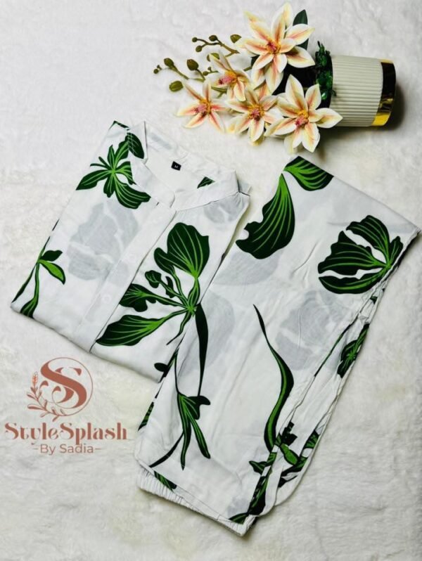 White and green leaf